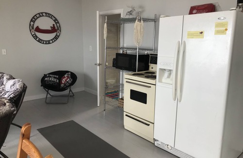 Whitewater Region Cottage | Newly Renovated 4 Bedcottage on the Ottawa River with Sandy Beaches & Warm Water