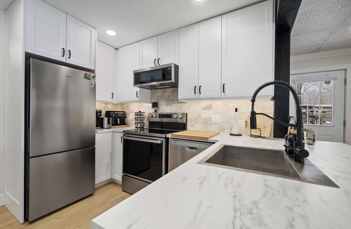 Trent Hills Cottage | Newly renovated 4 season, 3-bedroom Cottage with Hot Tub!