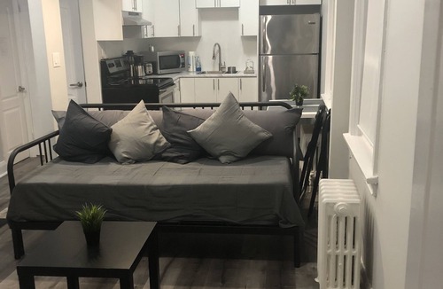 Port Credit Apartment | Newly renovated apartment in Port Credit