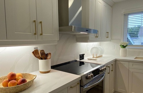 Owen Sound House | Newly Renovated Cozy Vacation Home in Owen Sound