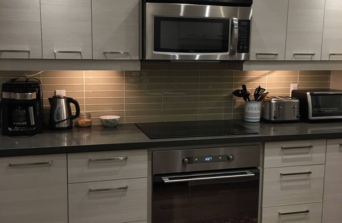 Trefann Court House | Newly Renovated Downtown House With 7 bedrooms 2 Parking Spots