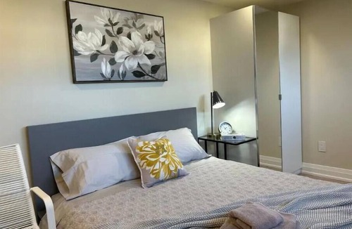Lakeview Apartment | Newly Renovated LakeView Retreat