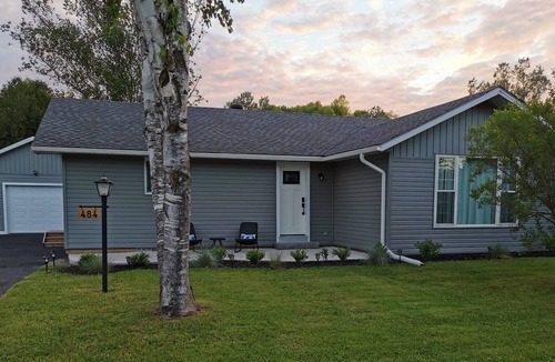 Paisley Cottage | Newly Renovated Modern cottage within walking distance to Saugeen river.