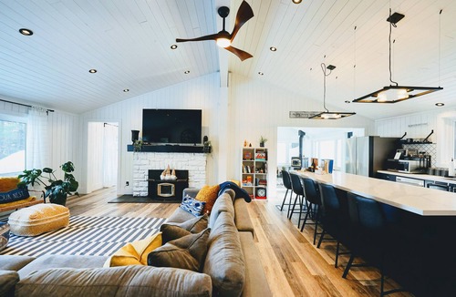 Port Sydney Cottage | Newly Renovated Secluded Cottage