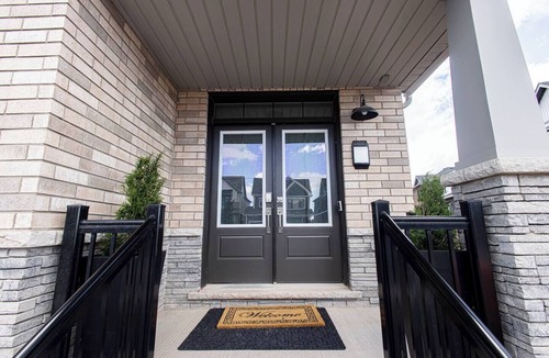 Welland House | Niagara Falls Area Hidden Gem-Luxury, Cozy Canal-Side Home, Niagara Area's Hidden Gem- JNShortstay