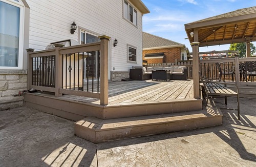 Glendale House | Niagara House - 3 Queen Beds - 12min to Falls - steps to Royal Niagara Golf Club