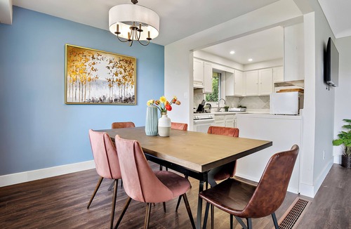 Grantham House | Niagara Wine Region 4 Bedrooms Retreat W/Hot Tub