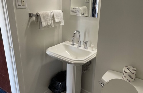 Cornwall Hotel | Nites Inn Motel