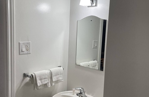 Cornwall Hotel | Nites Inn Motel