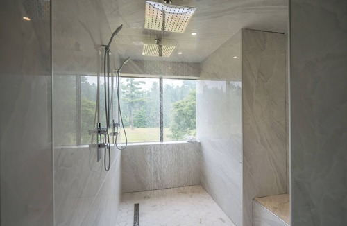 Harcourt Resort | Nomi - 302 and 315 King Room