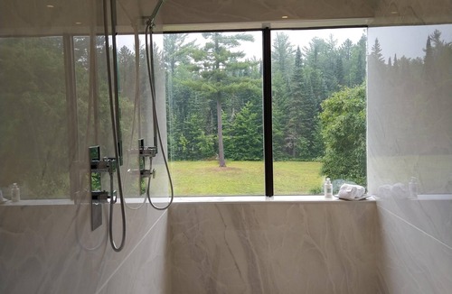 Harcourt Resort | Nomi - 305 Queen Studio (Family Room)