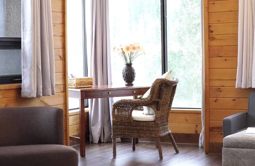 Harcourt Resort | Nomi - King Suite (303)