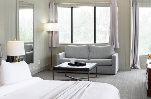 Harcourt Resort | Nomi - King Suite (314)