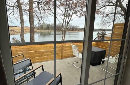 Center City House | Nordic Harbor | Room 2 | Tranquil Maple