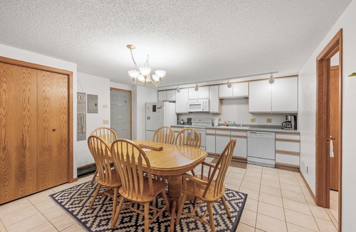 Andover House | ★Nordic MN Apartment with private laundry!★