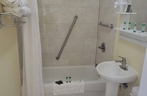 Algoma District Hotel | North Shore Wayside Inn