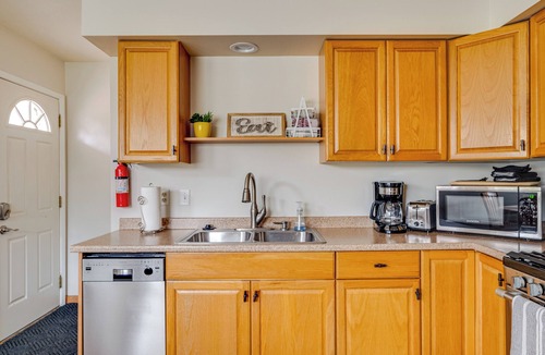 St. Anthony House | Northeast Charm, 5 miles to downtown!