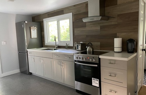 Bobcaygeon Cottage | Northern Cottage with Hot Tub, Trent Lakes