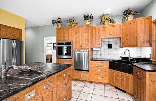 Barnum House | Northern Vineyard Estate: Luxurious Home & Endless