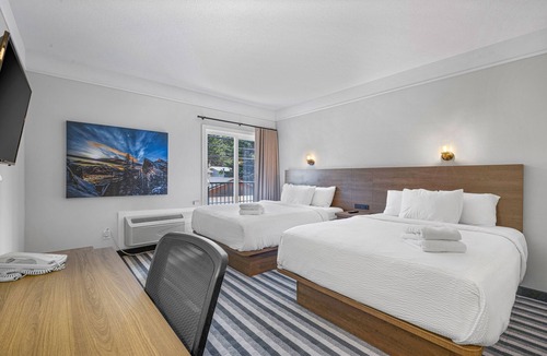 Canmore Hotel | Northwinds | Double Queen + King Adjoining Room