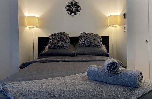 Chinatown Apartment | Nostalgia Style apartment in DT vancouver