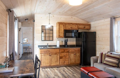 North Sebago Villa | Nuthatch Limit 4 2 Bedroom Cabin