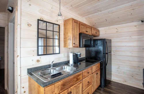 North Sebago Cabin | NUTHATCH - RESORT WITH 12 PROPERTIES. NATURAL POND FOR SWIMMING.