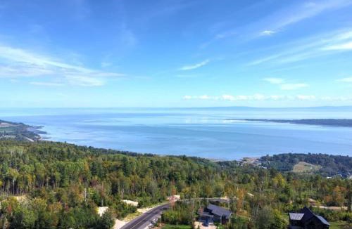 Saint-Joseph-de-la-Rive Ski Chalet | O Vitre Spa - Relax with St-Lawrence Views