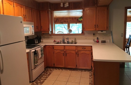 Central Frontenac Cottage | Oasis on relaxing private lake - perfect for swimming