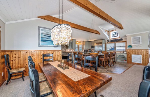 Duck House | Oceanfront, elevator, pool, hot tub, walk to shops. Friday check in.
