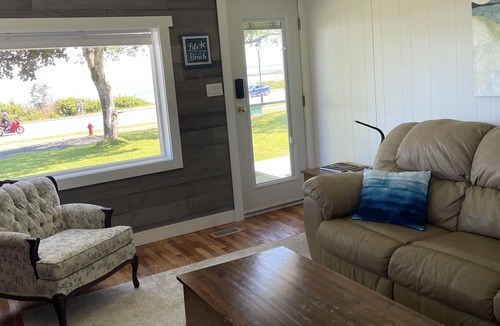 Campbell River Cottage | Oceanside Cottage