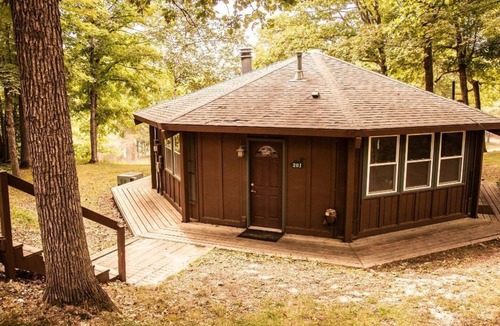 Puposky Cabin | Octagon Cabin Getaway - Outdoor Lounge & Cozy Firepit