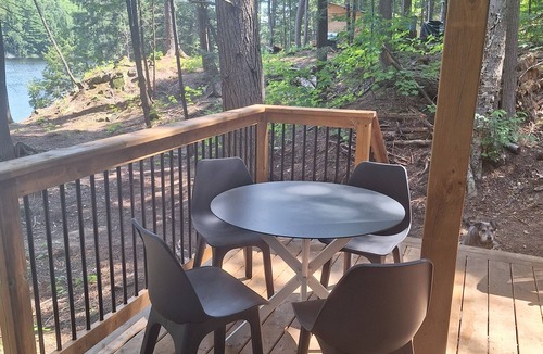 Wollaston Cabin | Off Grid Getaway. Water Access only! Luxury in the woods.