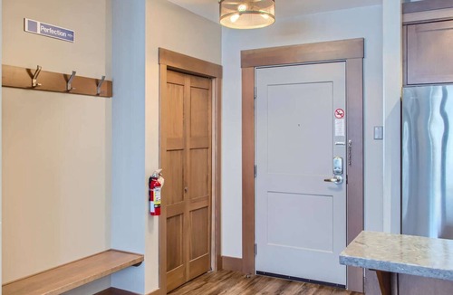 Big White Ski Resort Condo | Okanagan - Stonegate Resort B102