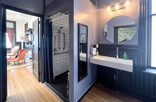 Downtown - Waterfront House | Oliver Inn | Suite 12 | The Grand Chamber