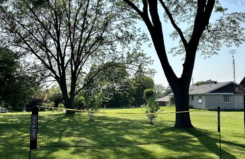 Merritton House | On Cloud Wine | Modern Bungalow | Bubbly Bar, Fire Pit, Badminton