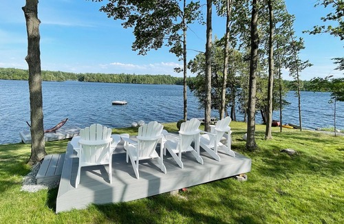 Frontenac House | On The Point-Panoramic Waterfront Cottage Rental