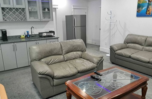 Delta House | One bed room Executive Suite with private entry and living Room and Kitchenet