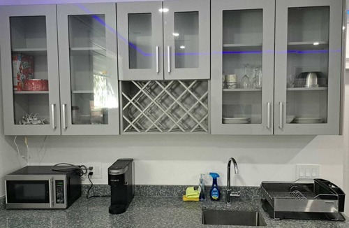 Delta House | One bed room Executive Suite with private entry and living Room and Kitchenet