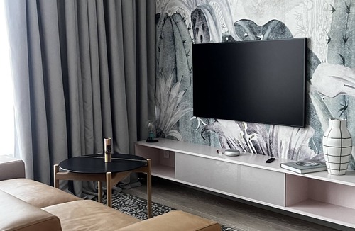 Davenport Apartment | One bedroom, one bathroom luxury residence with concierge services & Laundry