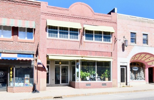 Ellsworth Apartment | One night stops in charming Ellsworth