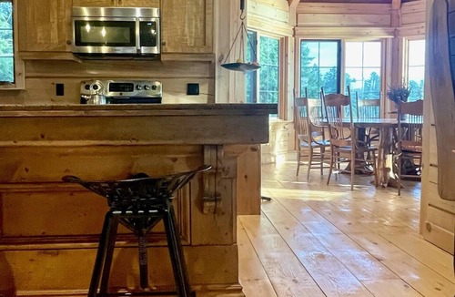 Magnetawan Cottage | One of a Kind Timber Framed Waterfront Escape w/Hot Tub!