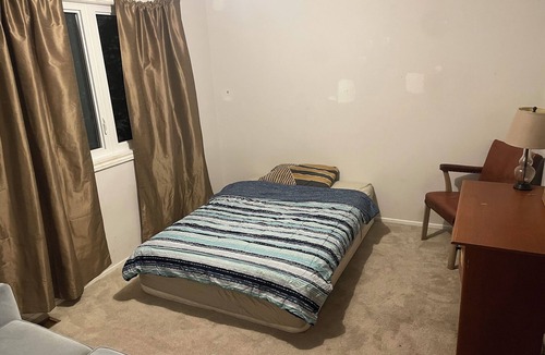 Ottawa Division House | Orleans Comfort Room