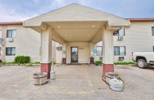 Pipestone Historic District Hotel | OYO Hotel Pipestone MN, Canterbury Park