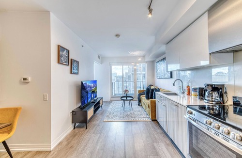 Garden District Apartment | Panorama Suites Downtown Toronto