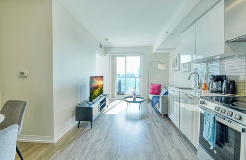 Garden District Apartment | Panorama Suites Downtown Toronto