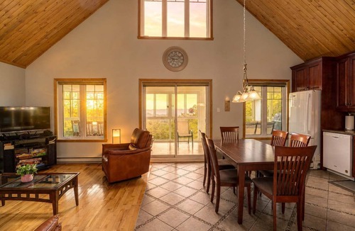 Potton House | Panoramic mountain view - L'Horizon doré - 12 acre