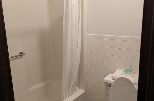 Red Lake Falls Hotel | Paradise Falls Motel & Liquor LLC