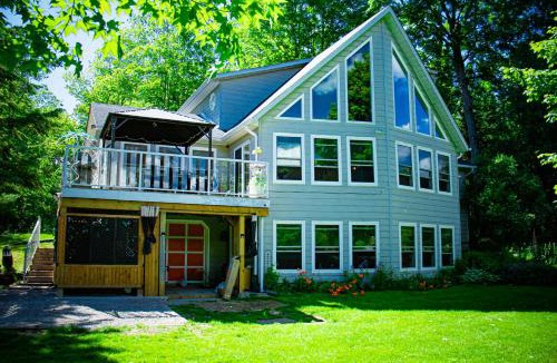 Bobcaygeon House | Paradise Palace Waterfront Cottage hottub 7bedroom with hottub