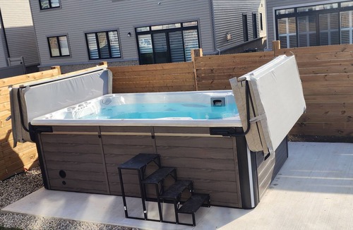 Bowmanville House | PARADISE VILLA 4